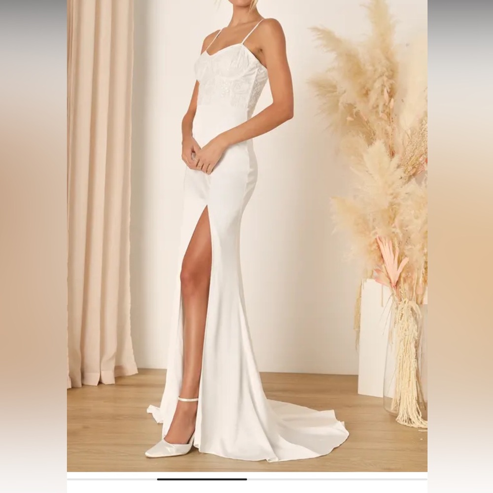 Beautiful Wedding Dress Never Worn!